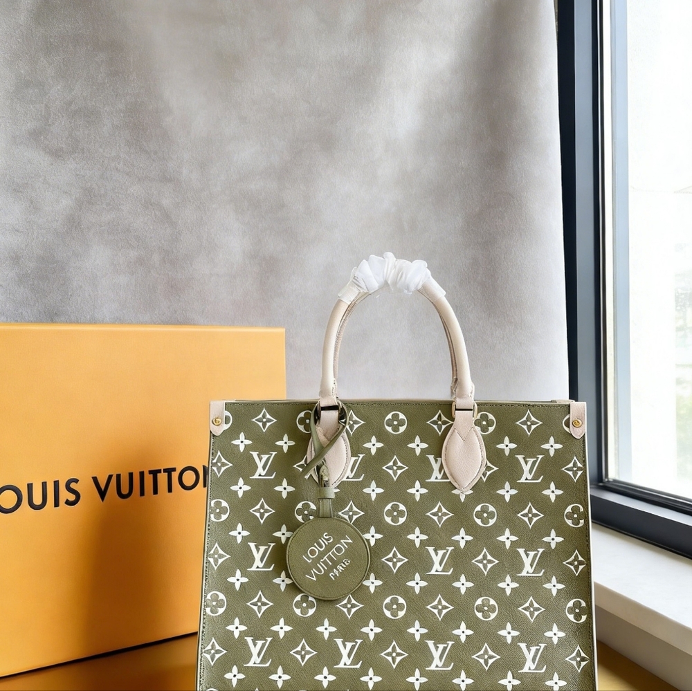 Louis Vuitton MM Green